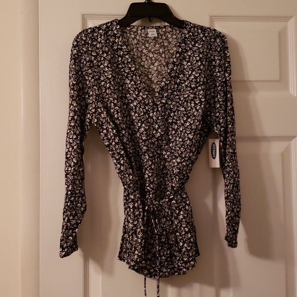 Black and white floral top - Picture 1 of 3